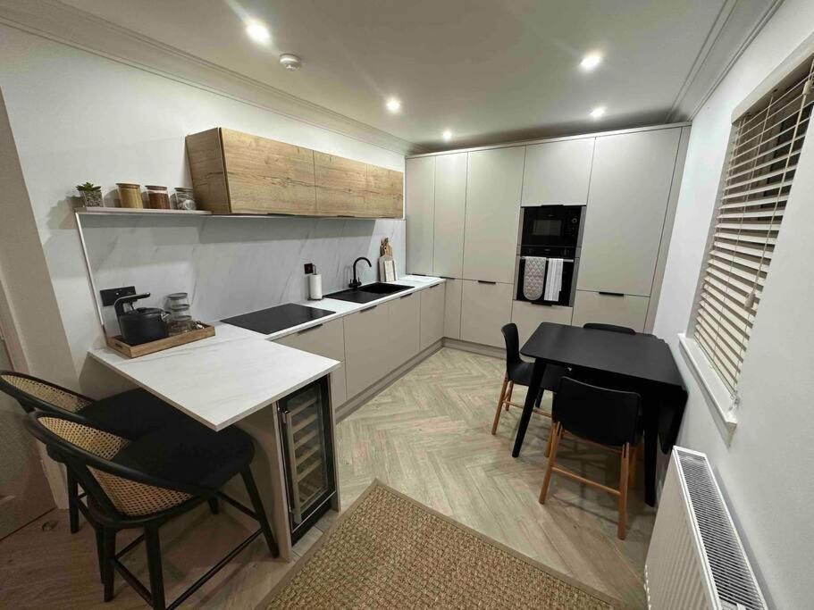 Premium Executive Apartment In Дънфърмлин Екстериор снимка