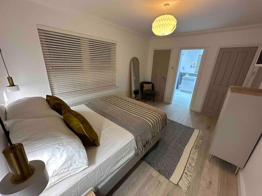 Premium Executive Apartment In Дънфърмлин Екстериор снимка