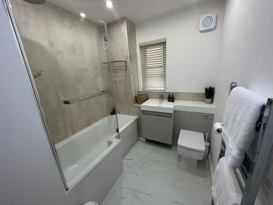 Premium Executive Apartment In Дънфърмлин Екстериор снимка