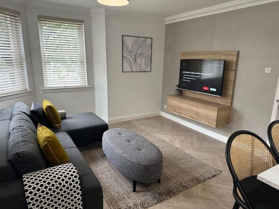 Premium Executive Apartment In Дънфърмлин Екстериор снимка